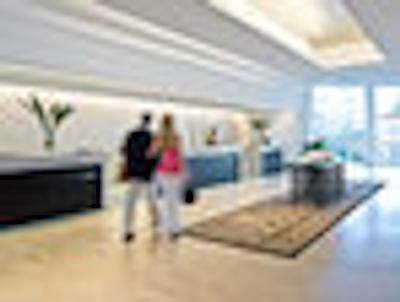 پیر سیکستی-سیکس هتل اند مارینا