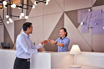 هالیدی این اکسپرز سنگاپور سرانگون