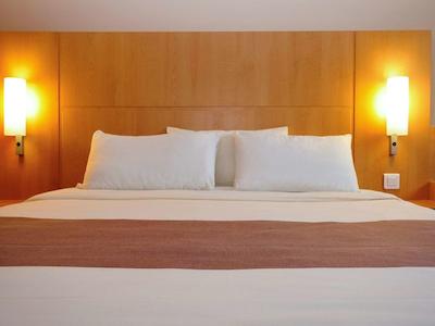 ایبیز زوریچ سیتی وست