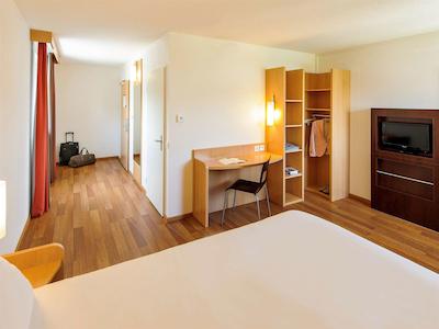 ایبیز زوریچ سیتی وست