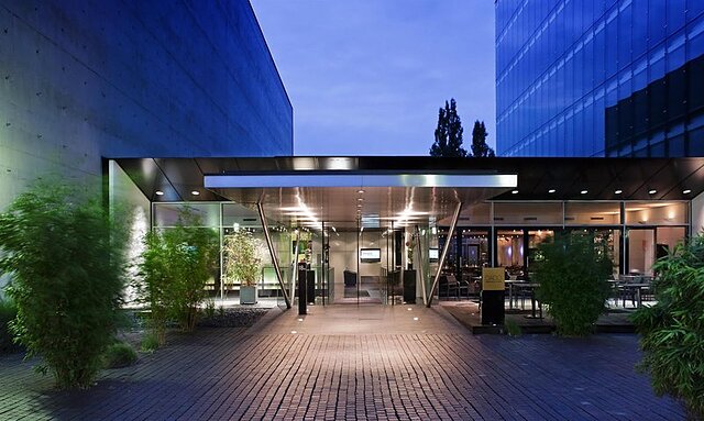 اینسید دوسلدرف اسیسترن