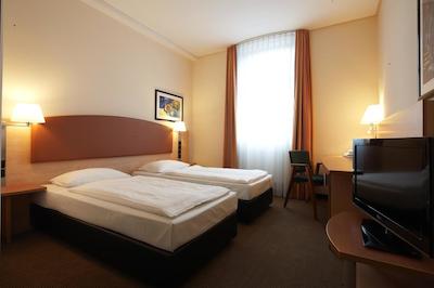 اینترسیتیهتل برلین اُستباهنهف