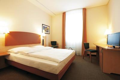 اینترسیتیهتل برلین اُستباهنهف