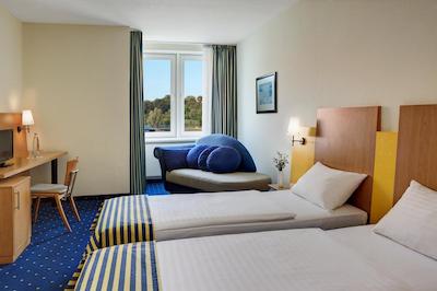 اینترسیتیهتل استرالساند