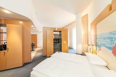 سلکت هتل برلین اُستباهنهف