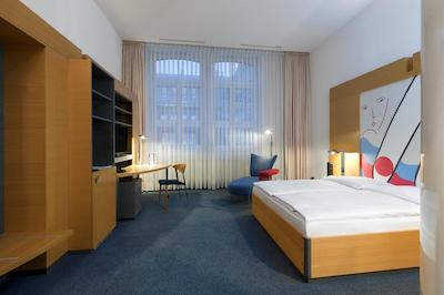 سلکت هتل برلین اُستباهنهف