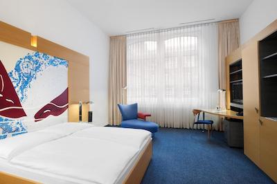 سلکت هتل برلین اُستباهنهف