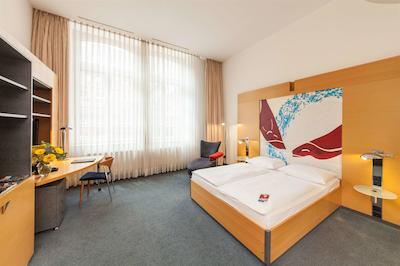 سلکت هتل برلین اُستباهنهف