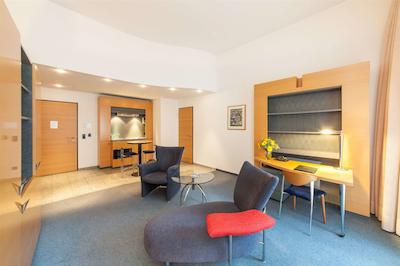 سلکت هتل برلین اُستباهنهف