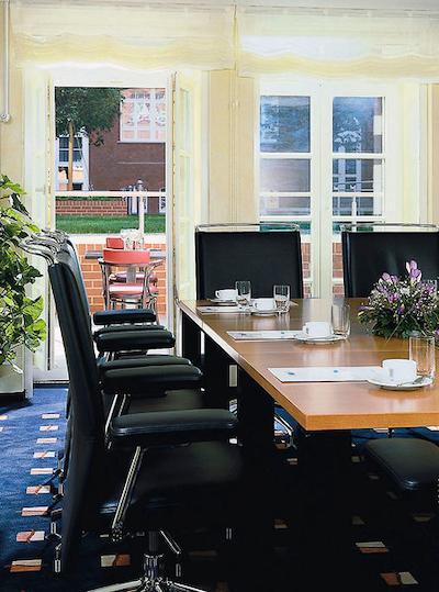 سلکت هتل برلین اُستباهنهف