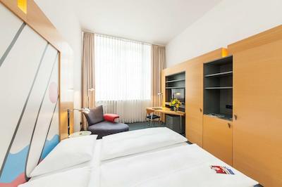 سلکت هتل برلین اُستباهنهف