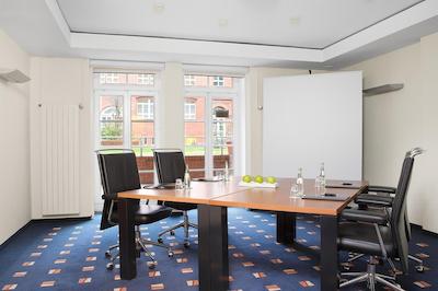 سلکت هتل برلین اُستباهنهف