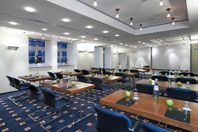 سلکت هتل برلین اُستباهنهف