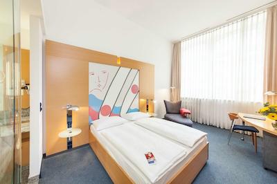 سلکت هتل برلین اُستباهنهف