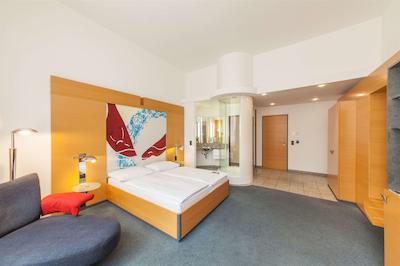 سلکت هتل برلین اُستباهنهف