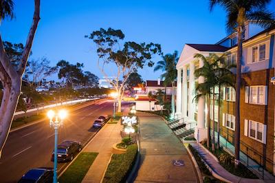 د لافت هتل اسویم کلوب اند بونگالوز