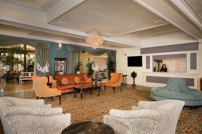 د لافت هتل اسویم کلوب اند بونگالوز