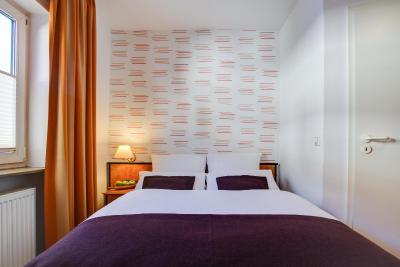 رهین-نکار هتل