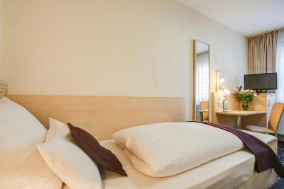 رهین-نکار هتل