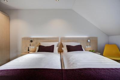 رهین-نکار هتل