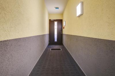 رهین-نکار هتل