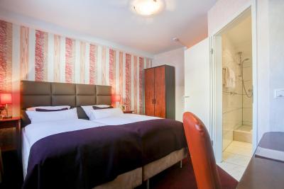 رهین-نکار هتل