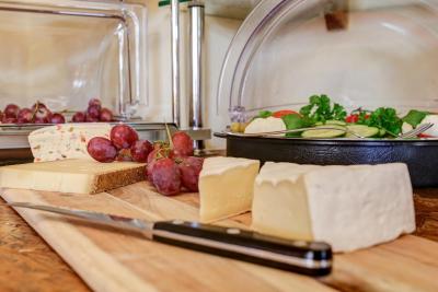 رهین-نکار هتل