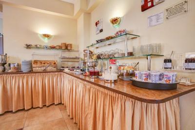 رهین-نکار هتل