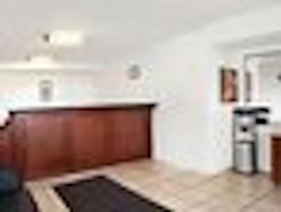 سوپر 8 کاملوپز ایست