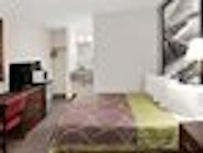 سوپر 8 کاملوپز ایست