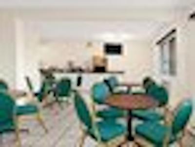 سوپر 8 کاملوپز ایست