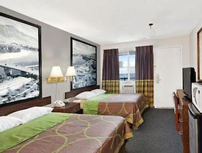 سوپر 8 کاملوپز ایست