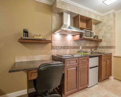 اکنو لج این اند سویتز سیتی سنتر