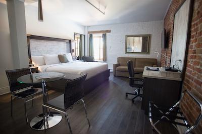 ل پرت ریال اند سویتز