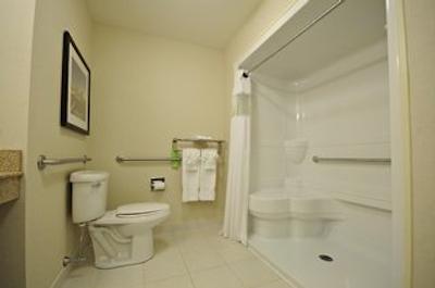 هامپتون این اند سویتز بای هیلتون ساینت جهن