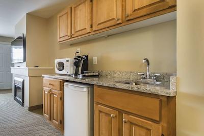 امستردام این اند سویتز فردریکتون