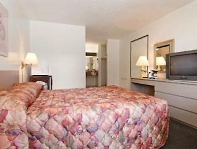 سوپر 8 ویلیج کالگاری