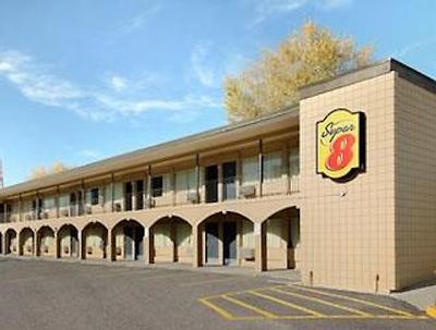 سوپر 8 ویلیج کالگاری