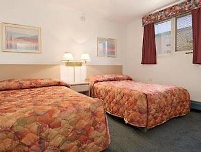 سوپر 8 ویلیج کالگاری