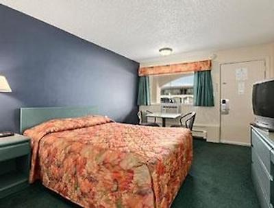 سوپر 8 ویلیج کالگاری