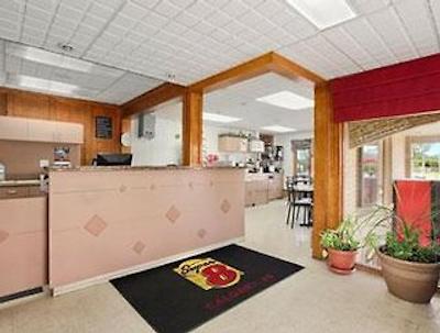 سوپر 8 ویلیج کالگاری