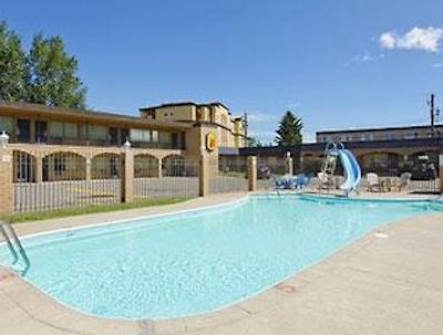 سوپر 8 ویلیج کالگاری