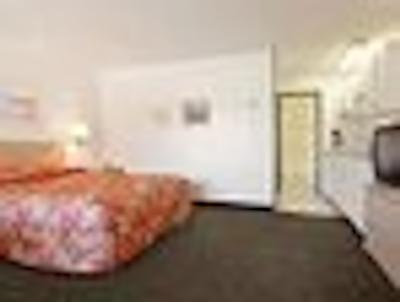 سوپر 8 ویلیج کالگاری