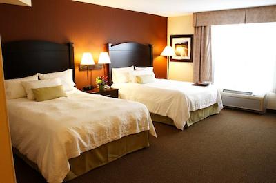 هامپتون این اند سویتز بای هیلتون منکتون