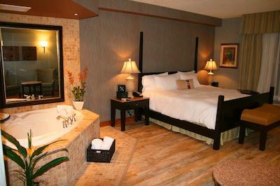 هامپتون این اند سویتز بای هیلتون منکتون