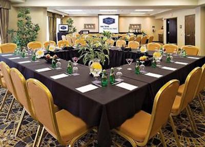 هامپتون این اند سویتز بای هیلتون منکتون