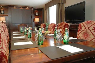 هامپتون این اند سویتز بای هیلتون منکتون