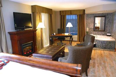 هامپتون این اند سویتز بای هیلتون منکتون