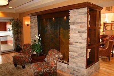 هامپتون این اند سویتز بای هیلتون منکتون