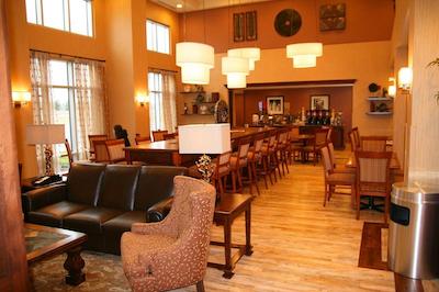 هامپتون این اند سویتز بای هیلتون منکتون